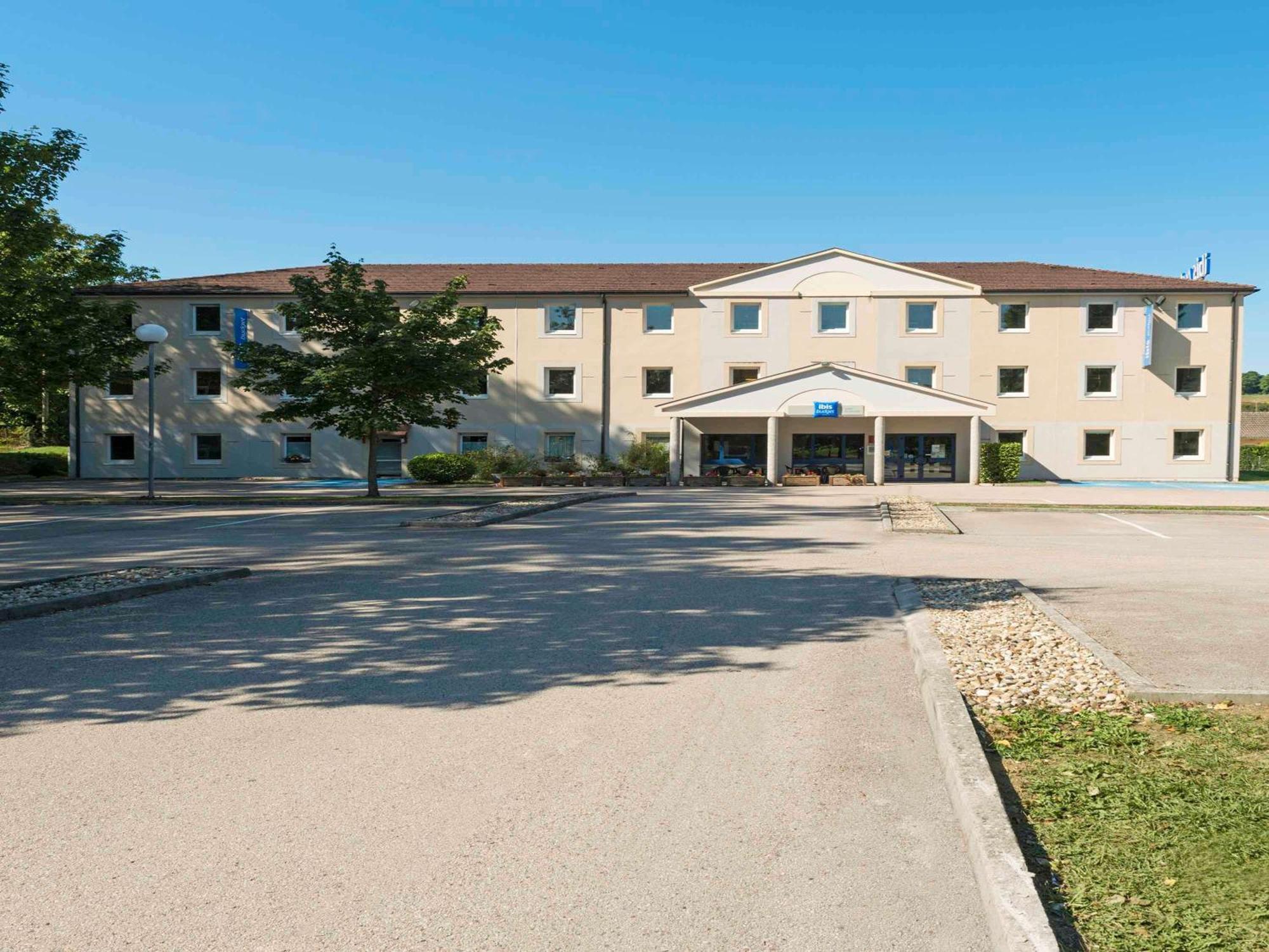 Ibis Budget 롱르소니에 외부 사진